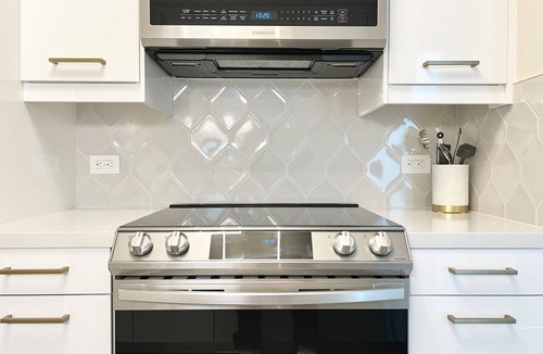 Little Italy Condo | Chic Little Italy Downtown Condo