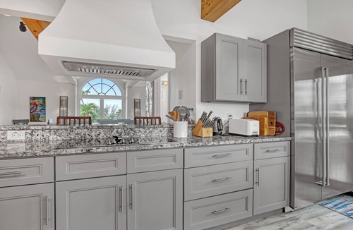 Cocoa Isles House | Coco Sands Riverfront Pool Home w/5 Bedrms - 3 min to the beach