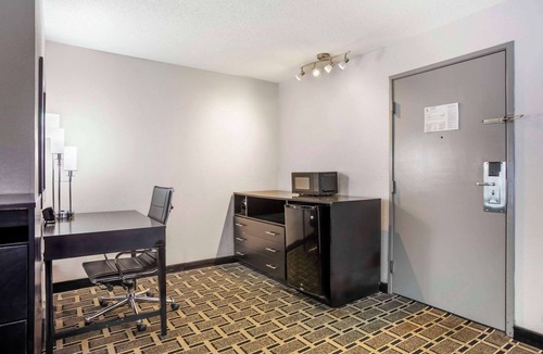 Donelson Hotel | Comfort Suites Nashville Airport - BNA