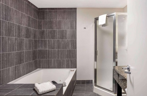 Donelson Hotel | Comfort Suites Nashville Airport - BNA