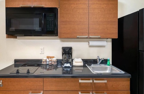 Hastings Hotel | Comfortable Room Near the Hastings Kool-Aid Museum