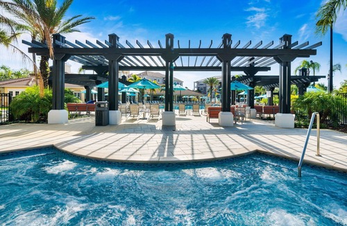 Florida Central Atlantic Coast Apartment | Condo w/Prime View of Lake, Pool & Fireworks!