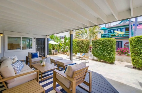 South Mission Beach Condo | Convenient Ground Level * Steps to Ocean * Outdoor Patio