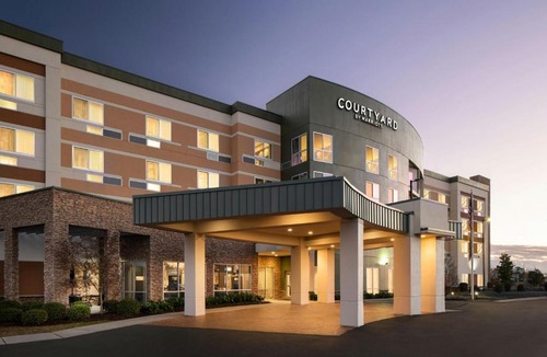 Pine Forest Hotel | Courtyard By Marriott Fayetteville Fort Bragg Spring Lake