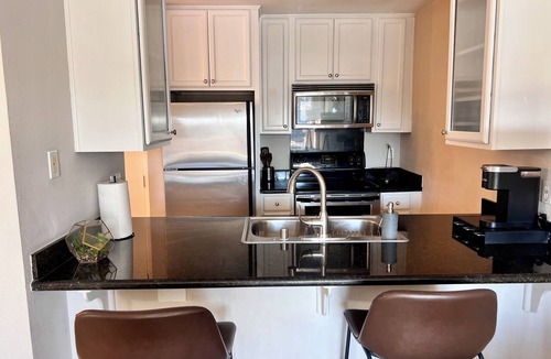 College East Condo | Cozy 1-bedroom condo in marvelous San Diego with WiFi with pool and hot tub