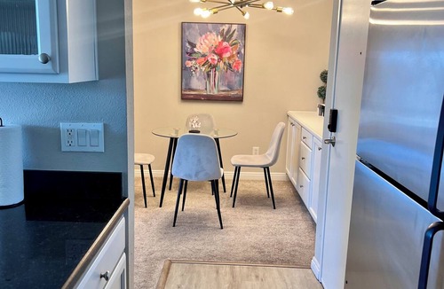 College East Condo | Cozy 1-bedroom condo in marvelous San Diego with WiFi with pool and hot tub