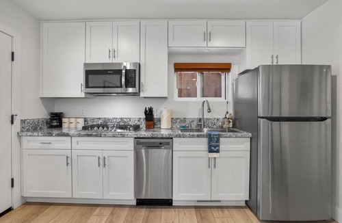 Black Bart House | Cozy 1BR | King Bed-Soaking Tub-Trails | Sleeps 2