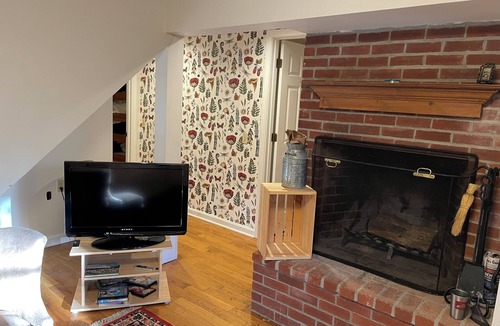 West Stockbridge Apartment | Cozy 2BR/1BA Furnished In-Apartment – Quiet Country