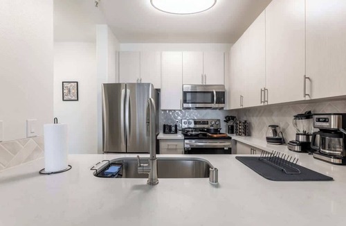 Marina del Rey Bed & Breakfast | Cozy 2BR Escape in MarinaDelRey!Free Parking&Pool