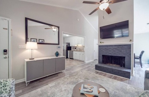 Biddleville House | Cozy 3-BR Bungalow—City Views—Fire Pit—Football!