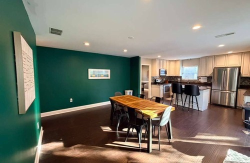 Charlotte House | Cozy 3BR Home | Yard + WiFi + Sleeps 10