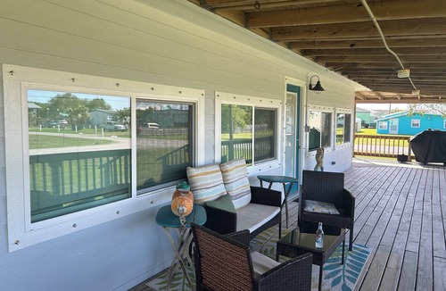 Port Lavaca House | Cozy beach cottage in Magnolia