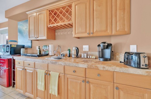 Gas Lamp Section Apartment | Cozy Beach Living with Large Patio & Garage Parking