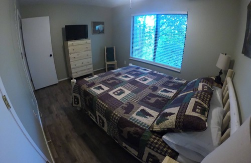 Qualla Cabin | Cozy Bear Lodge on top of Casey's Mountain! - Great Location!