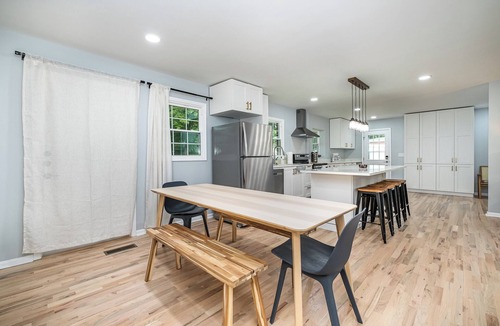 Belmont House | Cozy Belmont Retreat: Charming 3-Bedroom Haven!