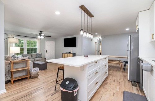 Belmont House | Cozy Belmont Retreat: Charming 3-Bedroom Haven!