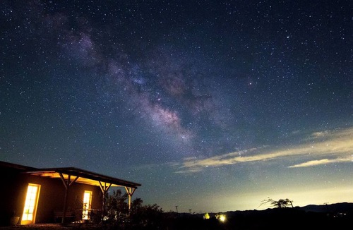 Joshua Tree Cabin | Cozy Cabin Ideal for a Getaway in Joshua Tree Perfect for Stargazing