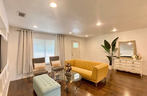 Prosper House | Cozy & Charming 2-Bedroom Home at Heart of Prosper