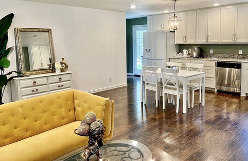 Prosper House | Cozy & Charming 2-Bedroom Home at Heart of Prosper