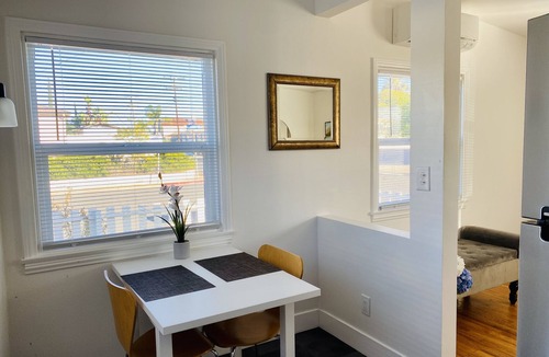 College East House | Cozy Cottage - Walk to SDSU - Laundry - Central