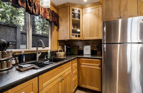Peninsula Village Cabin | Cozy Lakeside Cabin, Steps from Lake Almanor and Close to Lassen Volcanic National Park in California