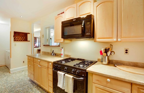 Montebello Cottage | Cozy 'Nonny Cottage' Near Appalachian Trail!