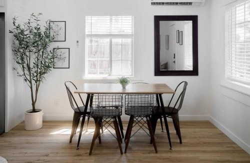 Corridor Apartment | Cozy Private Home, 10-min From DT, Beach & Parks