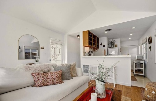 Northeast Carmel House | Cozy Rose - Carmel House - How Suite it is!