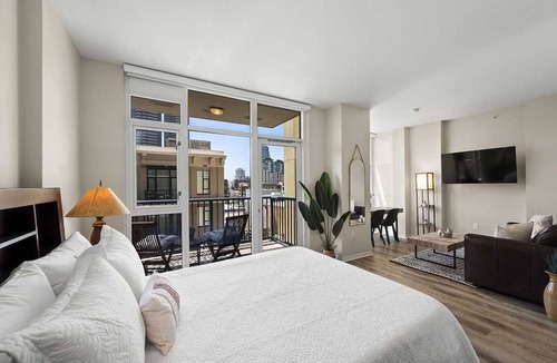 Gaslamp Quarter Apartment | Cozy Studio in the Gaslamp