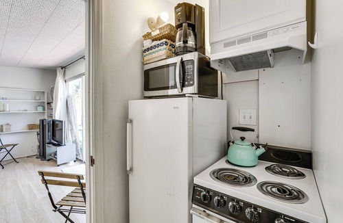 La Jolla Apartment | Cozy Studio w/Patio & Shared Pool in La Jolla!
