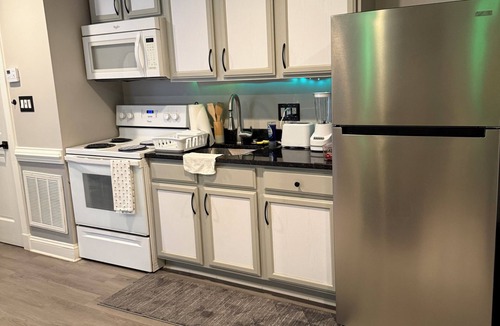 Clinton Apartment | COZY STUDIOS
