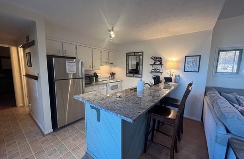 Nellysford Condo | Cozy Wintergreen Retreat- Clean, Updated & Convenient, King Bed, Non-Smoking