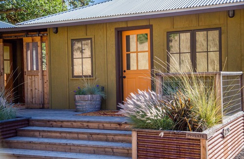 Ukiah House | Creekside Cottage at Whispertree - Privacy, Nature & Serenity!