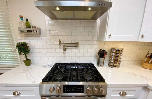 Crown Point House | Crown Point House AC Just 2 Blocks To The Bay!