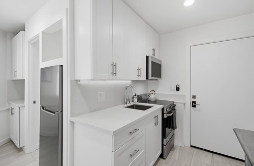 Crown Point Condo | Crown Point Jewel * Steps to Bay * Ground Level