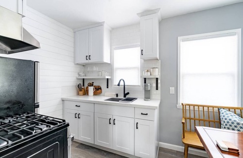 Pacific Beach Cottage | Cute Beach Cottage - Easy walk to Beach, Bay, More