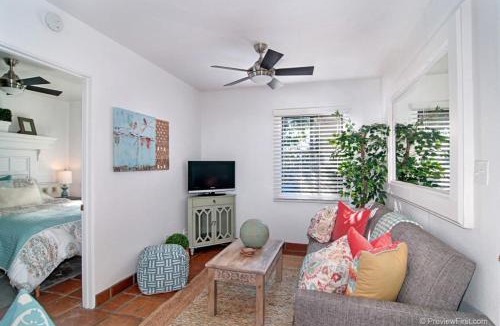 Old Town House | Cute Old Town Cottage near Downtown Beaches