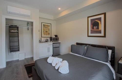 Bankers Hill Hotel | Cute Studio With Large Balcony and Great Park View