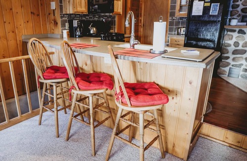 Woodruff House | Decompression Zone: Peaceful Retreat with Lake View