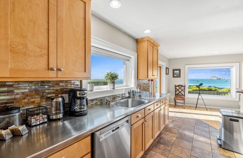 Crescent City North House | del Playa: Luxurious Craftsman Beachfront Home