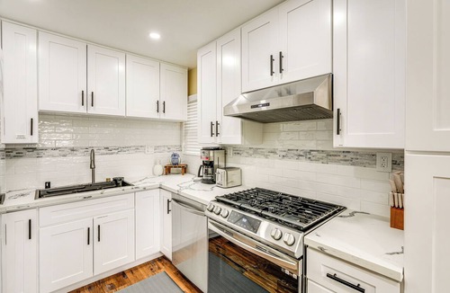 Del Rey Oaks Cottage | Del Rey Oaks Vacation Home w/Mini-golf Course!