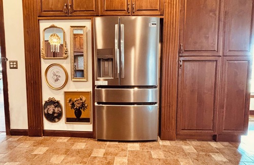 Eola House | Delightful, 6-bedroom-King beds house in charming Naperville-Aurora, 5 TV’s-WiFi