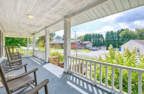 Lake Junaluska House | Delightful Family-Friendly Home W/Free WiFi and Pool - Dogs OK