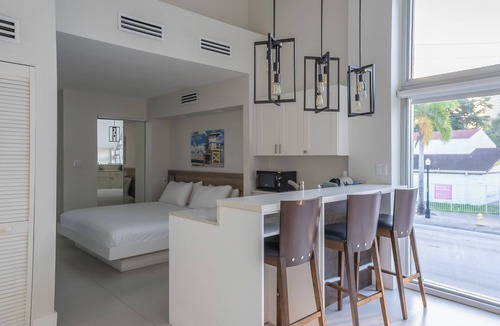 Northeast Miami Hotel | Deluxe Suite at The Biscayne Hotel: Unique MiMo Gem, Floor-to-Ceiling Viewn