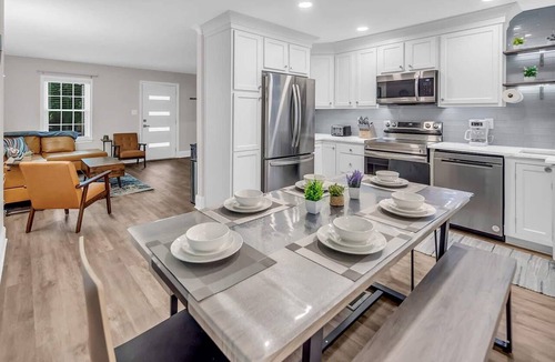 Dilworth Apartment | Dilworth Retreat | Walk to Shops/Restaurants
