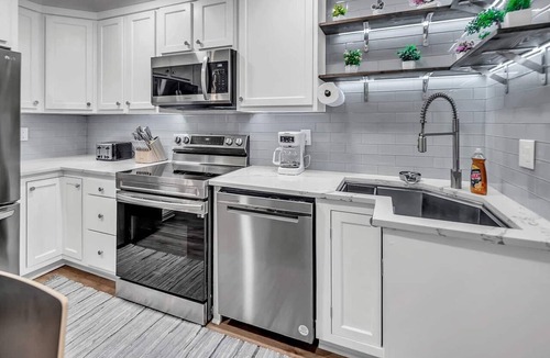 Dilworth Apartment | Dilworth Retreat | Walk to Shops/Restaurants