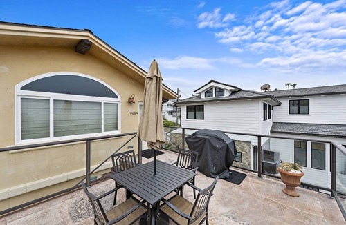 Laguna Beach Condo | Direct Beach access/Ocean View Performing Arts Haven