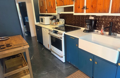 Waynesville House | Dog Friendly/Mid-Modern Mountain Retreat! Waynesville North Carolina