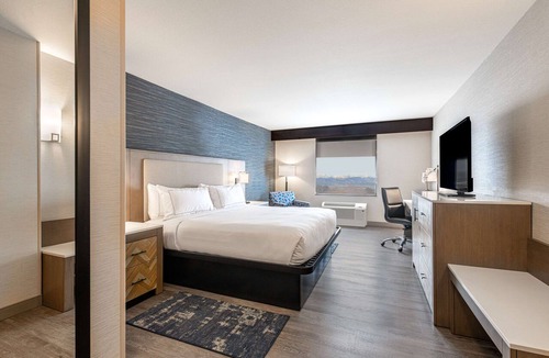 Thornton Hotel | DoubleTree by Hilton Denver - Thornton