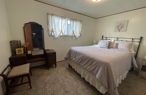 Boonville House | Downtown Boonville Vintage Farmhouse